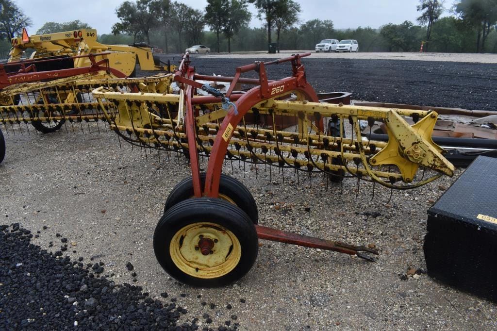 New Holland 260 Equipment Image0