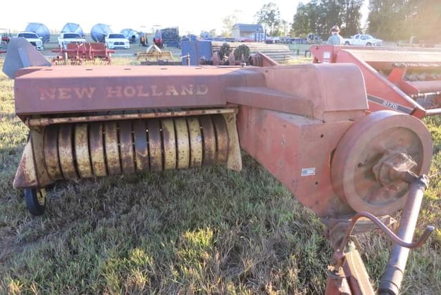 Image of New Holland 268 equipment image 2