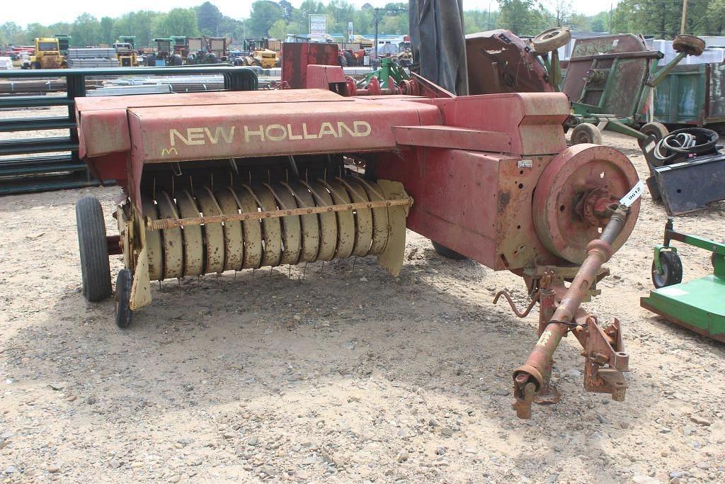 Image of New Holland Hayliner 273 Image 0