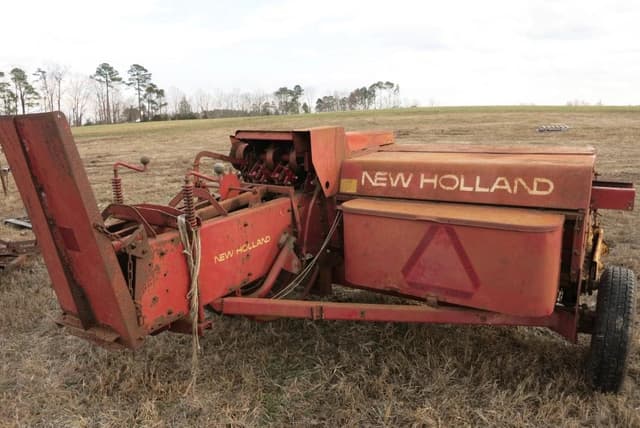 Image of New Holland 275 equipment image 4