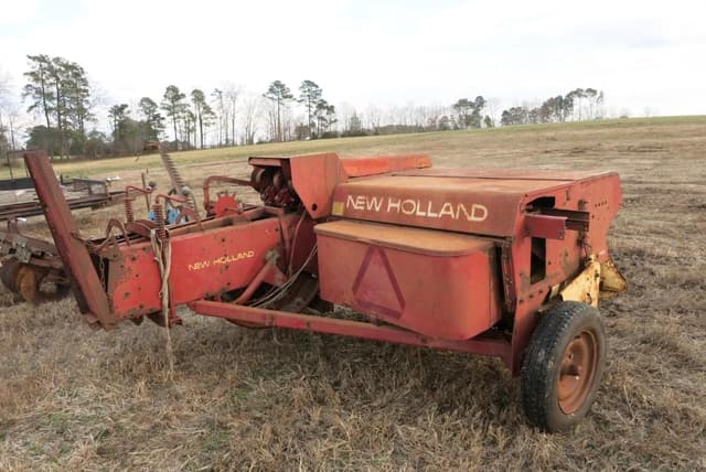 Image of New Holland 275 equipment image 3