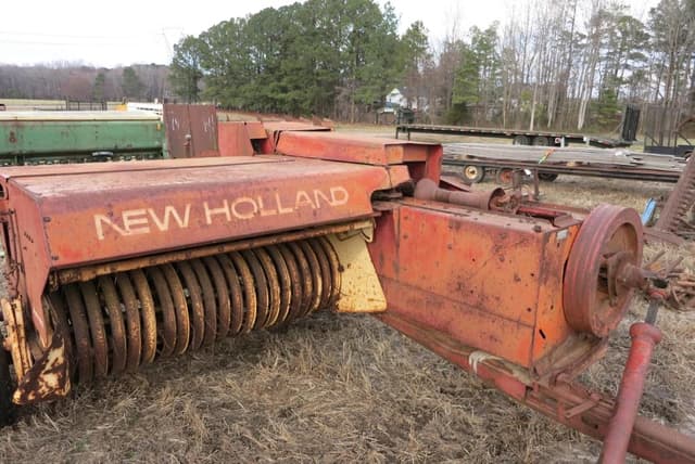 Image of New Holland 275 equipment image 2