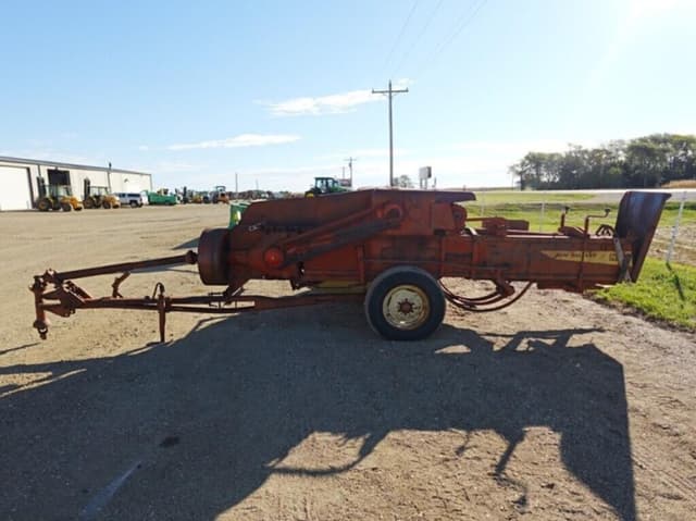 Image of New Holland 282 equipment image 3