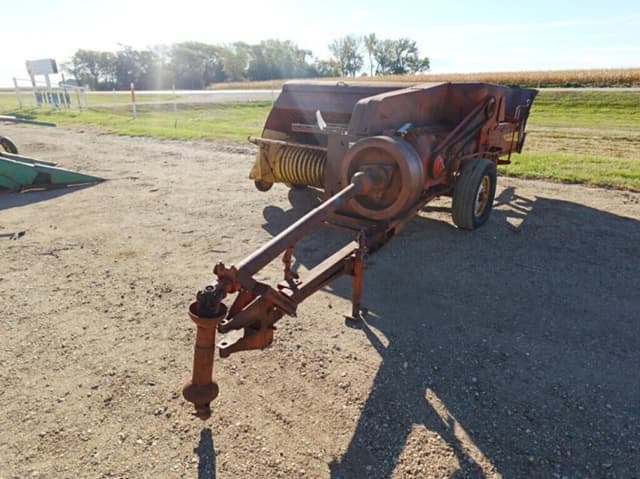 Image of New Holland 282 equipment image 2