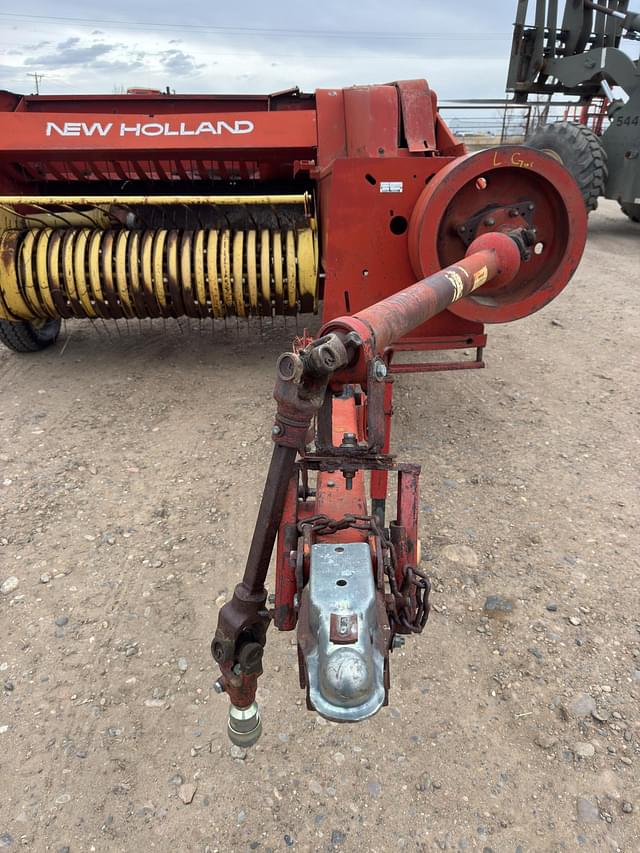 Image of New Holland 282 equipment image 1
