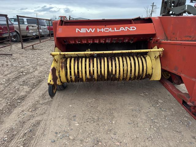 Image of New Holland 282 equipment image 4