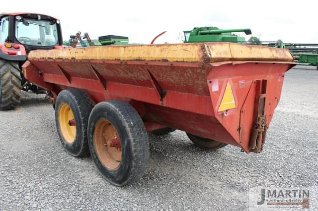 Image of New Holland 306 equipment image 3