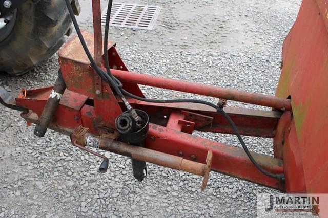 Image of New Holland 306 equipment image 4