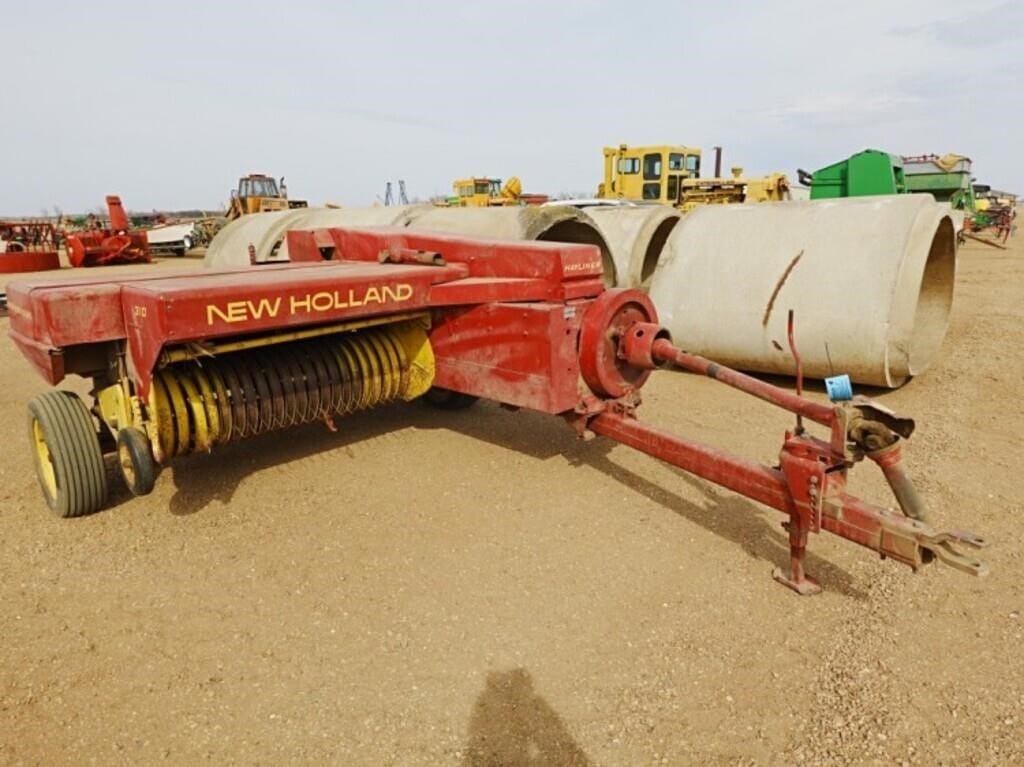 New Holland 310 Equipment Image0