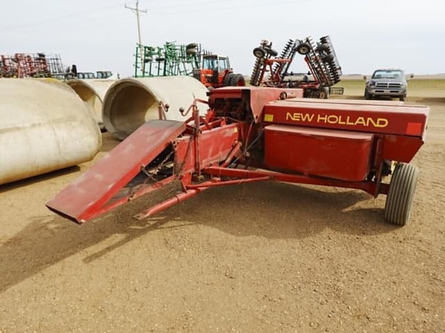 Image of New Holland 310 equipment image 2