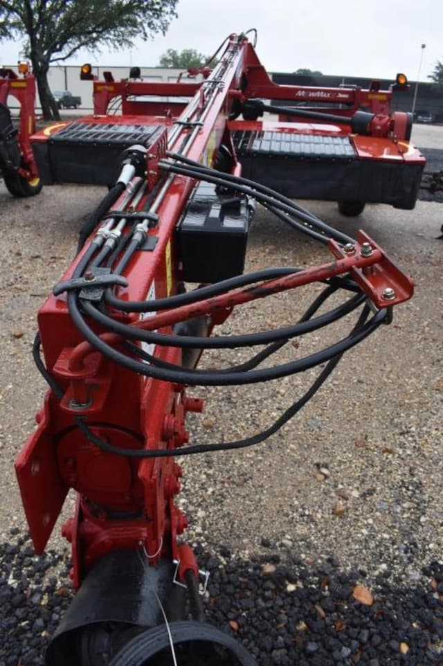 Image of New Holland 313 equipment image 3