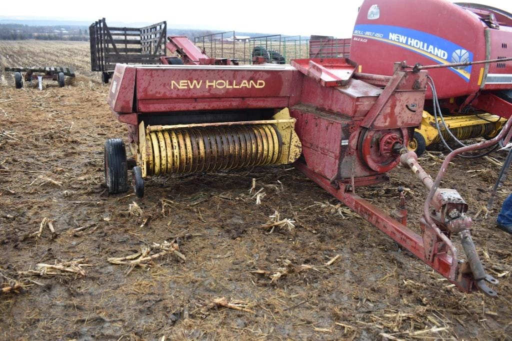 New Holland Hayliner 315 Equipment Image0