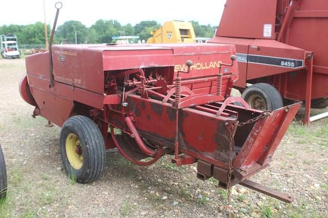 Image of New Holland Hayliner 315 equipment image 2