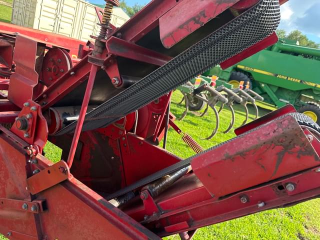 Image of New Holland 315 equipment image 4