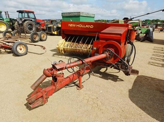 Image of New Holland 320 equipment image 1