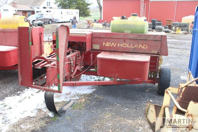 Image of New Holland 326 equipment image 2