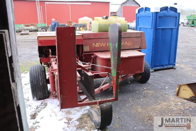 Image of New Holland 326 equipment image 3