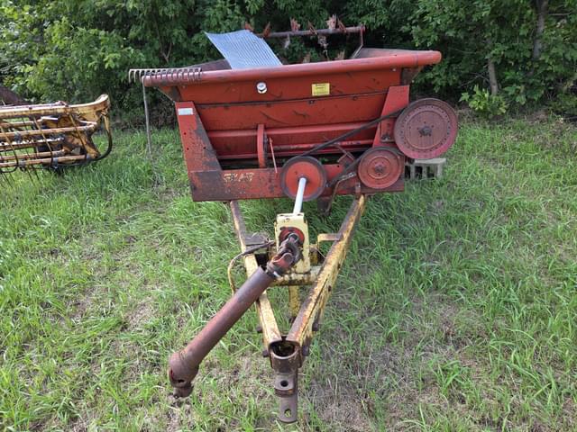 Image of New Holland 328 equipment image 1