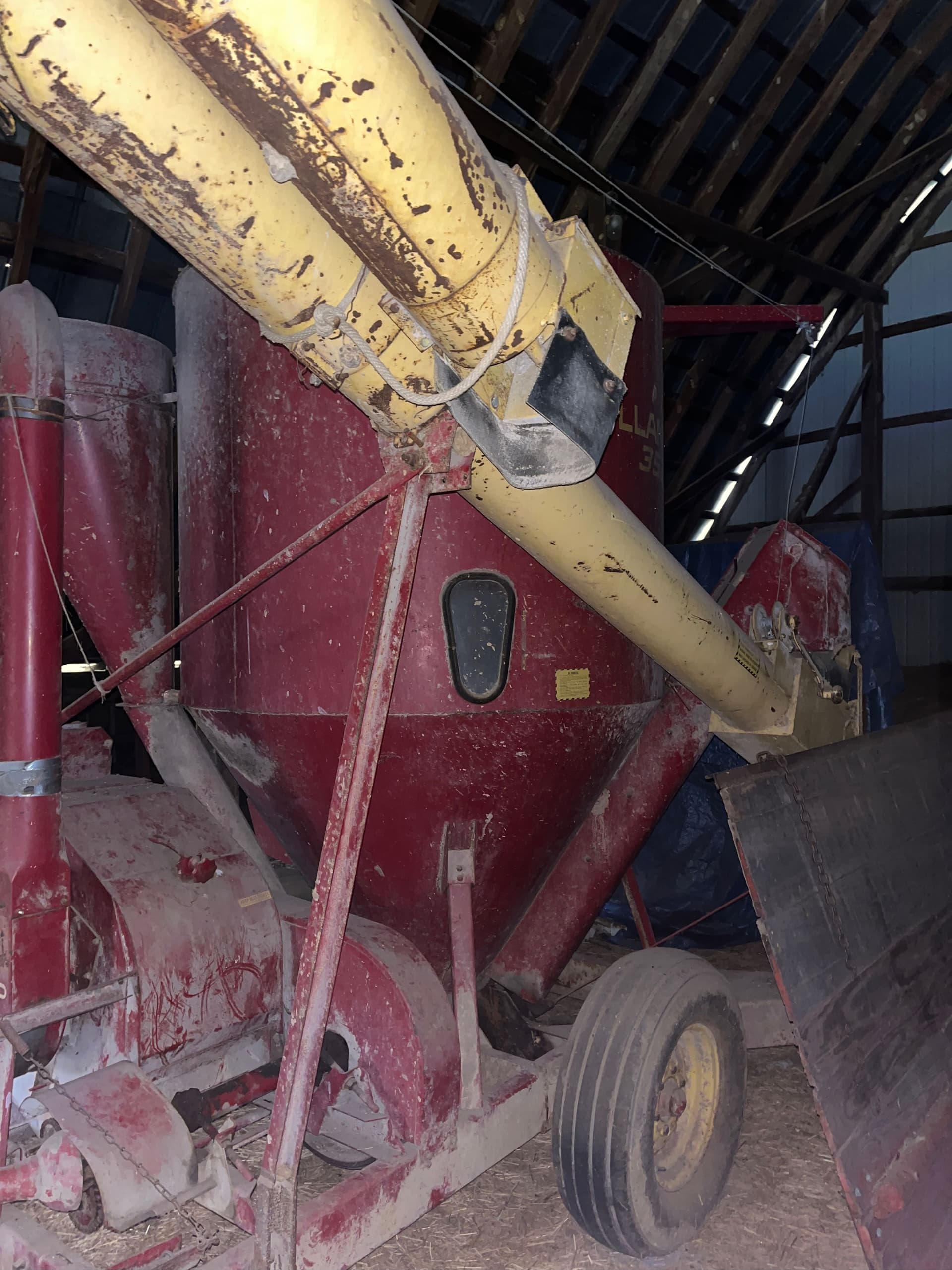 New Holland 352 Hay and Forage Grinders/Mixers for Sale Tractor Zoom