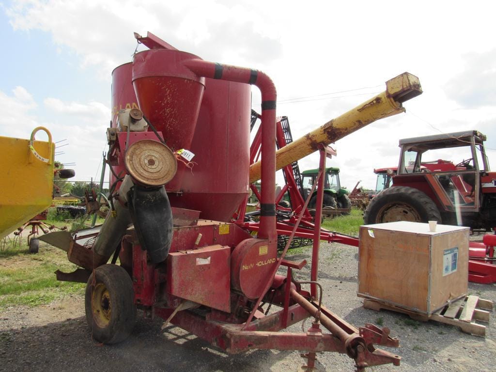 Main image New Holland 352