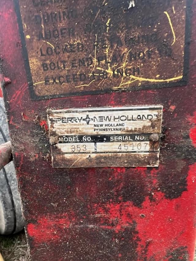 Image of New Holland 353 equipment image 4