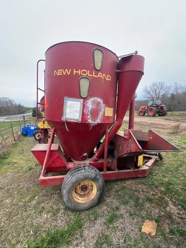 Image of New Holland 353 equipment image 3