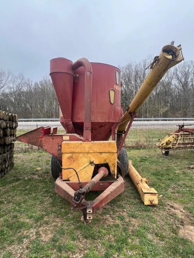 Image of New Holland 353 equipment image 1