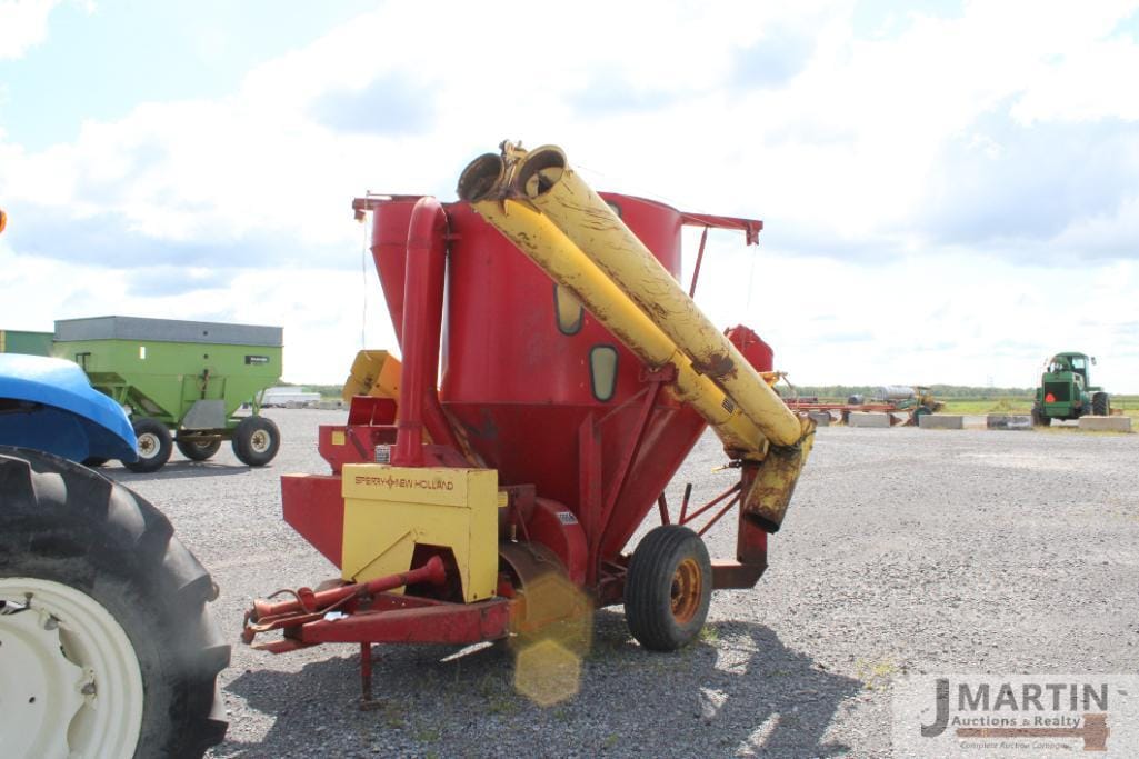 Main image New Holland 353