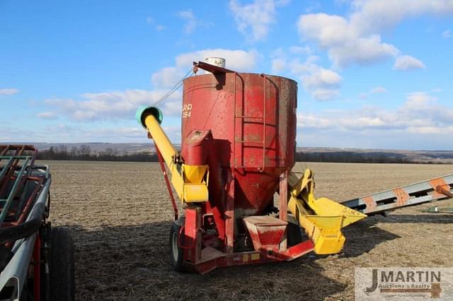 Image of New Holland 354 equipment image 3