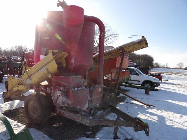 New Holland 354 Equipment Image0