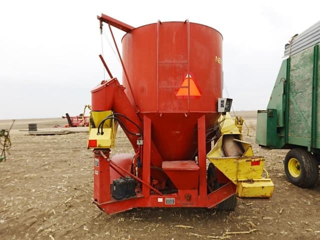 Image of New Holland 355 equipment image 2