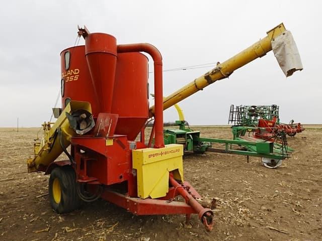 Image of New Holland 355 equipment image 4