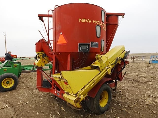 Image of New Holland 355 equipment image 3