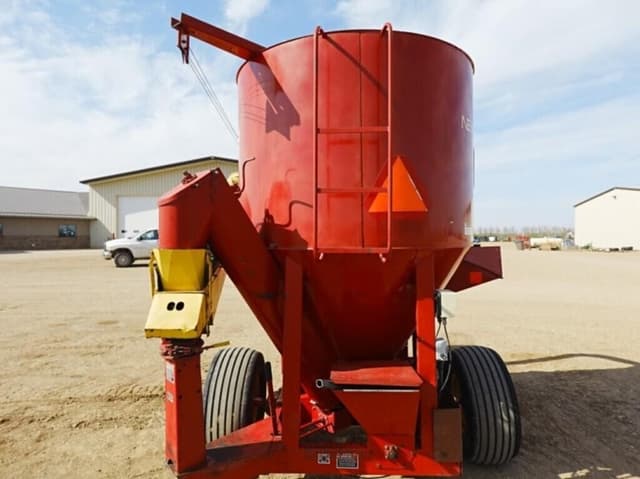 Image of New Holland 355 equipment image 2