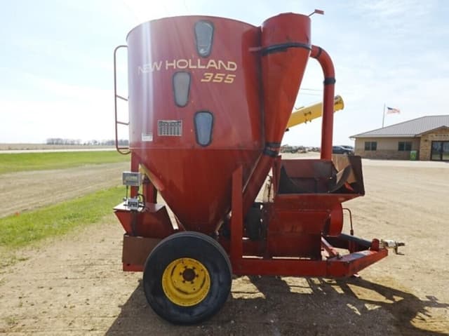 Image of New Holland 355 equipment image 3