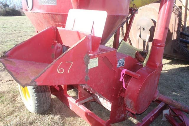 Image of New Holland 355 equipment image 4