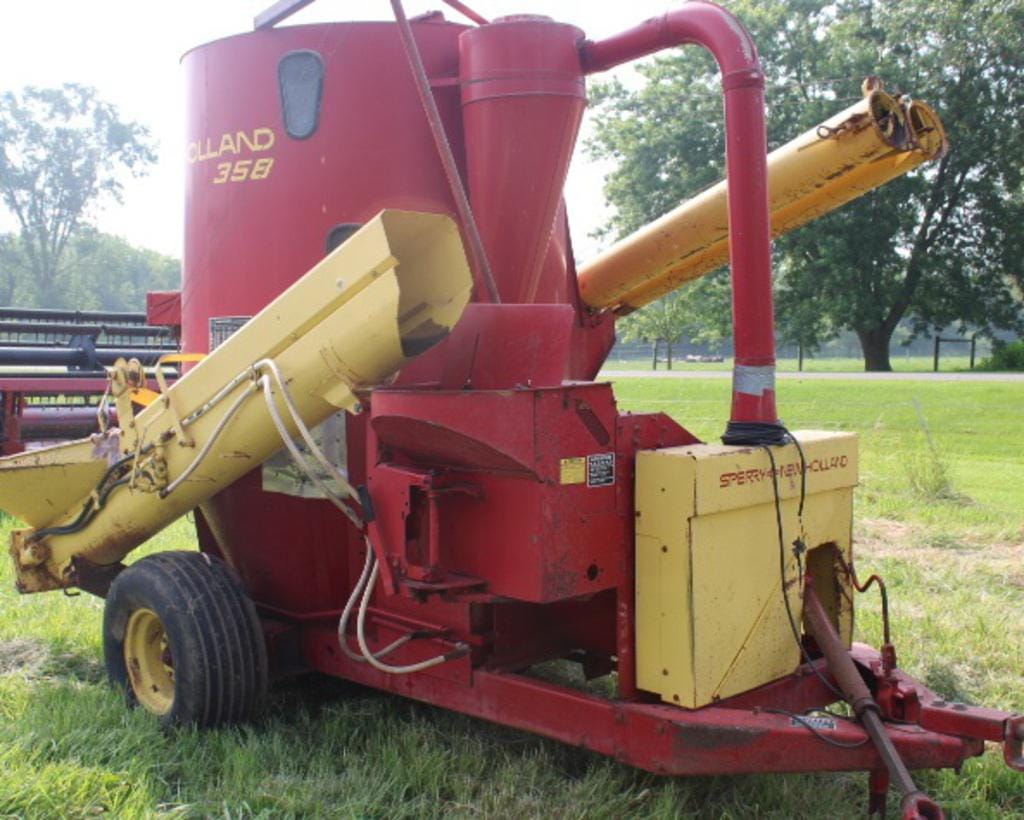 Main image New Holland 358