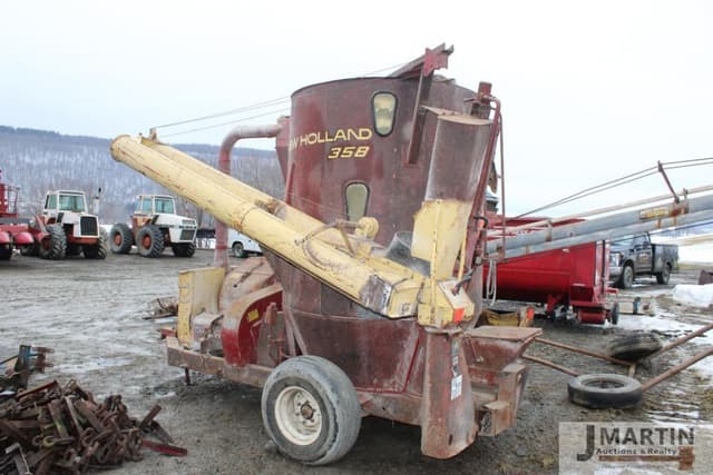 Image of New Holland 358 equipment image 3