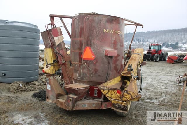 Image of New Holland 358 equipment image 2