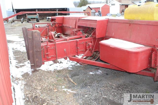 Image of New Holland 425 equipment image 3