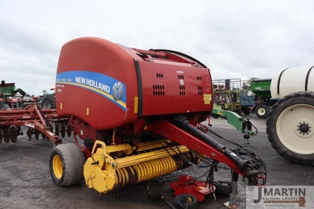 Image of New Holland RB450 CropCutter equipment image 1