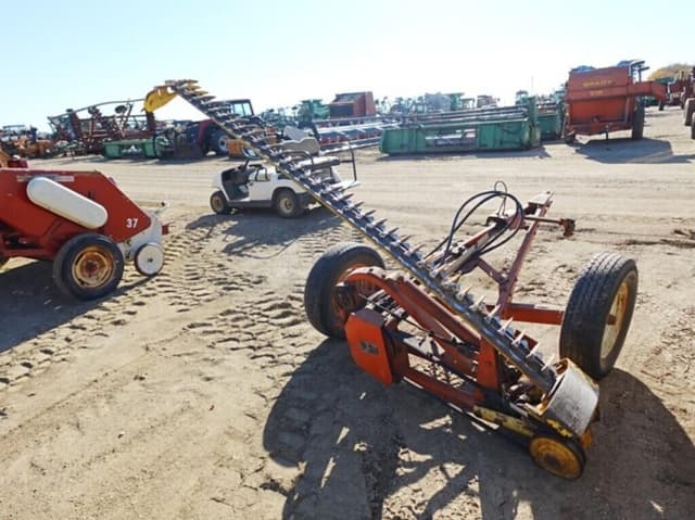 Image of New Holland 456 equipment image 2