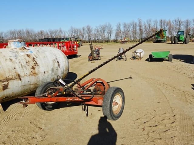 Image of New Holland 456 equipment image 1