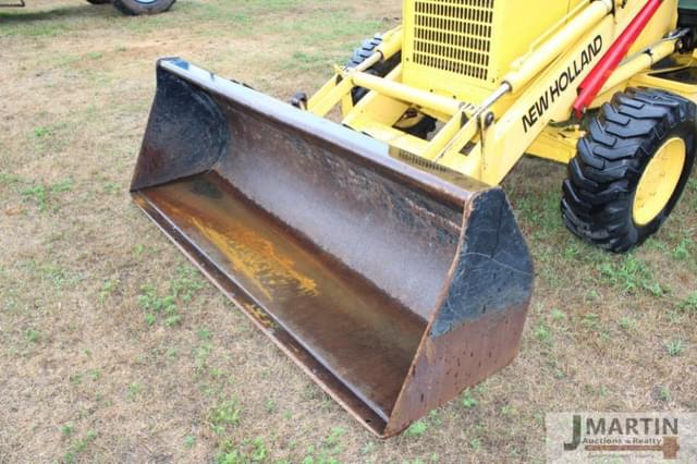 Image of New Holland 555D equipment image 4