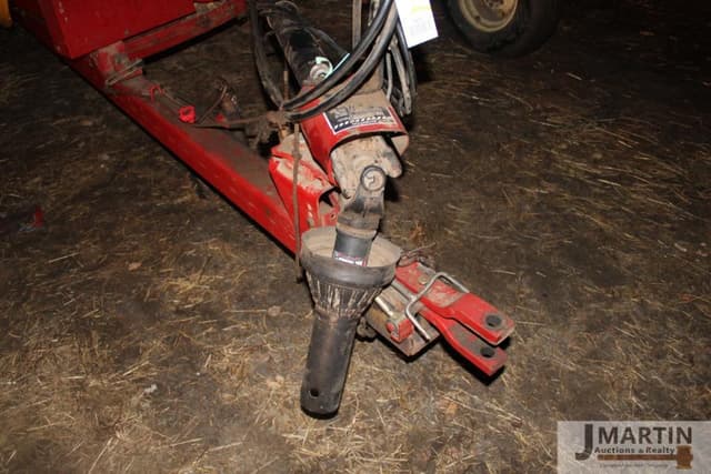 Image of New Holland 570 equipment image 4