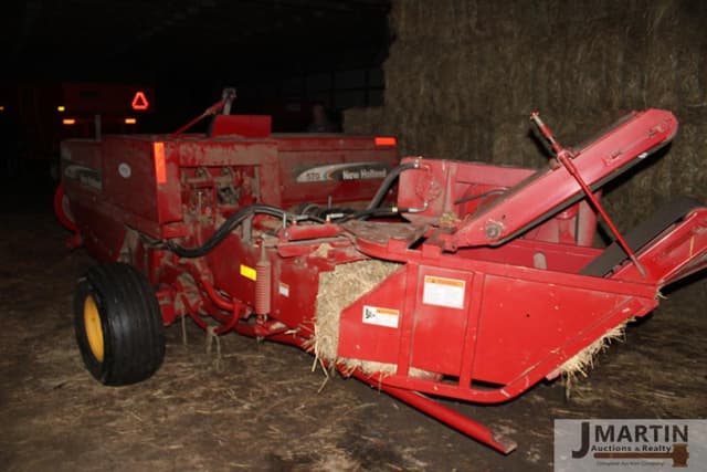 Image of New Holland 570 equipment image 1
