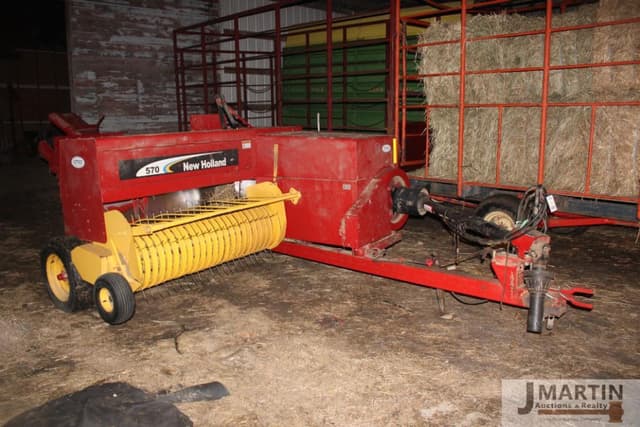 Image of New Holland 570 equipment image 3