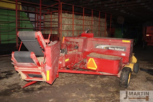 Image of New Holland 570 equipment image 2