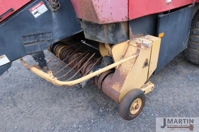 Image of New Holland 595 equipment image 4