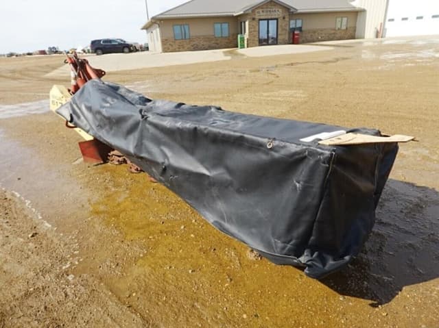 Image of New Holland 617 equipment image 2